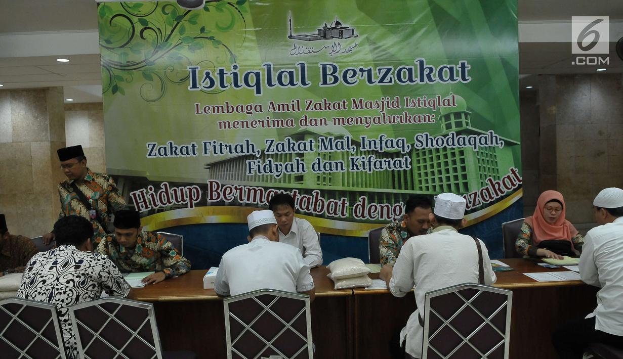 Suasana Pembayaran Zakat Fitrah Di Masjid Istiqlal News Liputan6com