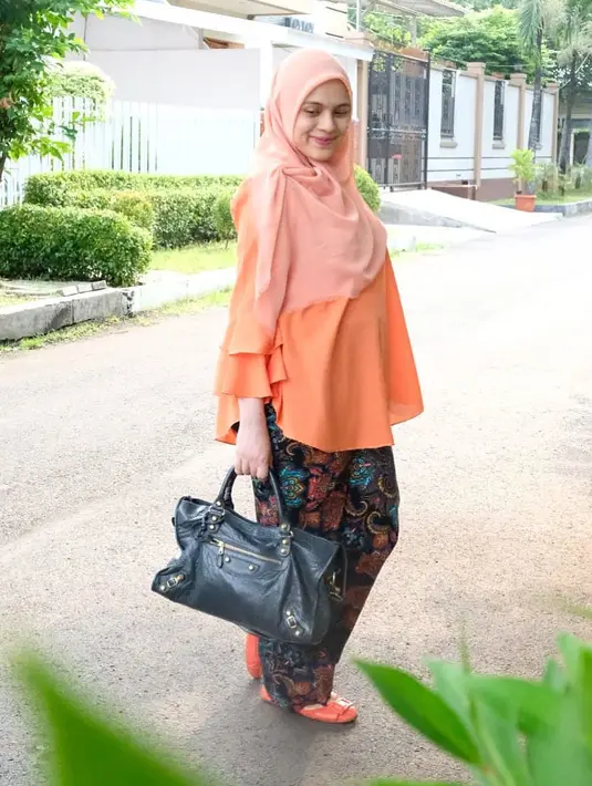 Setelah mempunyai dua anak, badan dari Nycta Gina membesar. Akan tetapi wanita kelahiran 3 November 1984 ini tetap terlihat cantik memesona. (Foto: instagram.com/missnyctagina)