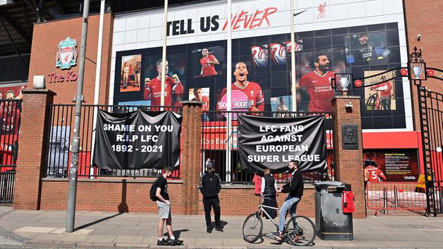 FOTO: Fans Garis Keras Liga Inggris Tolak Liga Super Eropa