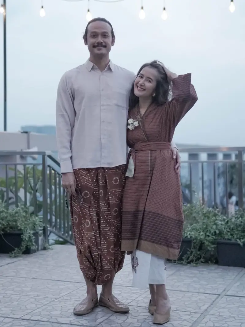 Widi Mulia dan suaminya, Dwi Sasono (https://www.instagram.com/p/CWAaoVqPywu/)