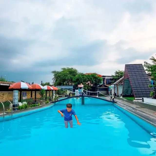 6 Editan Absurd Orang Berenang Karya Netizen Ini Bikin Ngakak, Jauh dari Ekspektasi