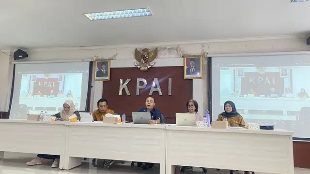 Komisi Perlindungan Anak Indonesia (KPAI) menggelar konferensi pers menjelang Hari Anak Nasional 2026. (Liputan6.com/Devira)