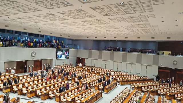 Anggota DPR pada sidang paripurna, Selasa (5/3/2024).