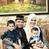 "Belum menyuruh untuk berpuasa di tahun ini, karena memang umur Rendra sendiri masih terlalu kecil ya umur 3tahun," kata Dude Harlino saat ditemui Bintang.com di kediamannya dikawasan Tebet, Jakarta Timur, Kamks (17/5/2018).  (Instagram/dude2harlino)