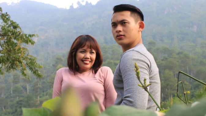 irma dharmawangsa menantang elly sugigi, ada apa?