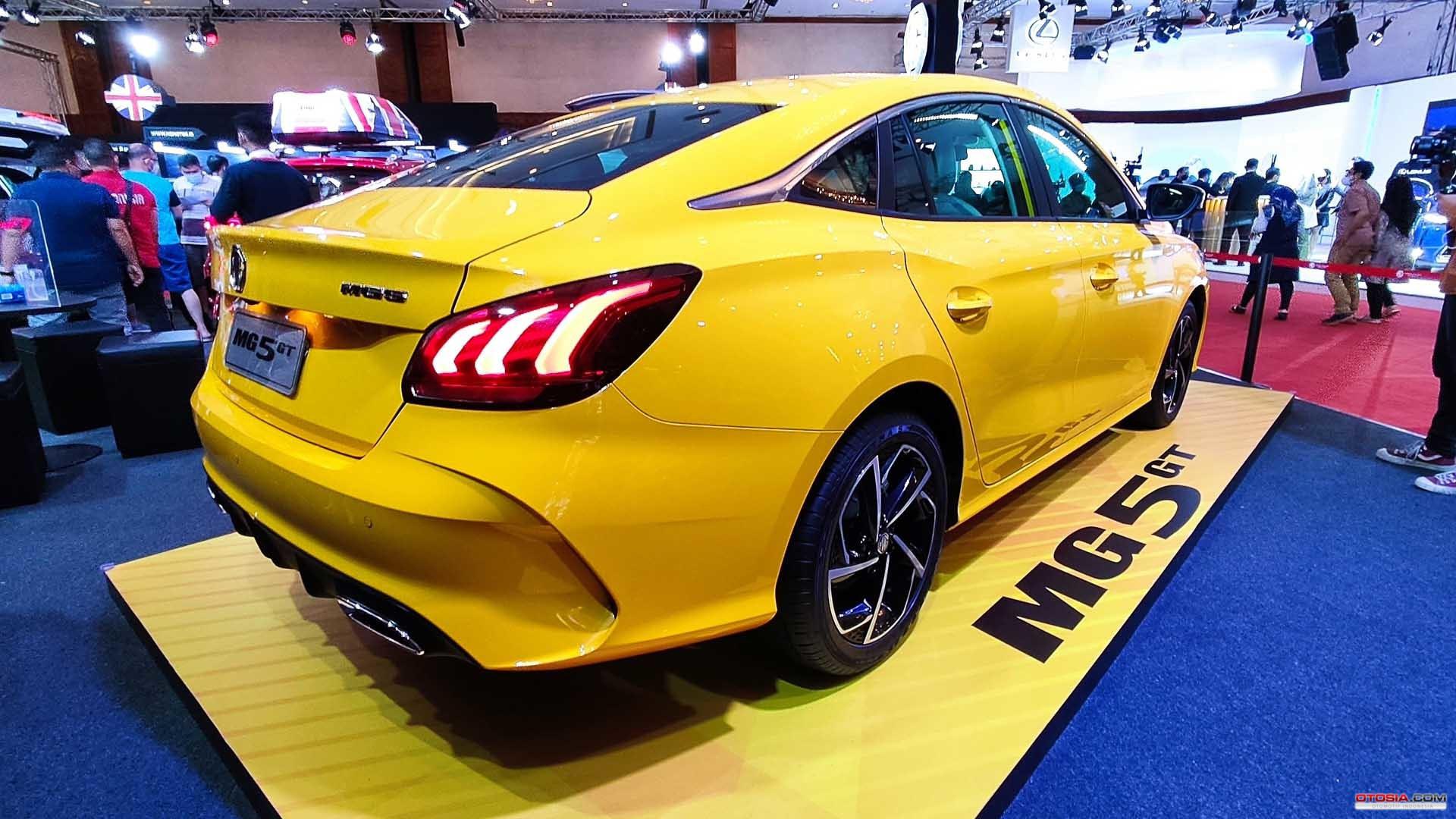 Sisi belakang MG 5 GT (Otosia.com/Arendra Pranayaditya)