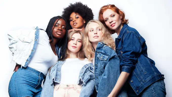 Mengintip Tren Fashion Ikonik Wanita dari Masa ke Masa, Seperti Apa?