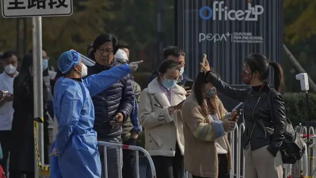 Warga bentrok dengan otoritas China terkait aturan COVID
