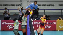 Ren merupakan pevoli yang berposisi sebagai outside hitter. Dengan tinggi badan 183 cm, perempuan 30 tahun tersebut memiliki kemampuan melakukan spike yang sangat mumpuni. Ia juga terlihat mampu melakukan pertahanan yang baik pula. (Bola.com/Bagaskara Lazuardi)