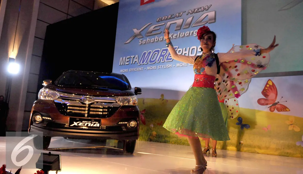 Penari saat launching mobil Daihatsu Great New Xenia, Jakarta, Rabu (12/8/2015). Great New Xenia merupakan generasi ke tiga dari Dahaitsu Xenia dengan tiga kelebihan utama yaitu, lebih stylish, efisien dan bertenaga. (Liputan6.com/Johan Tallo)