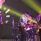 Grup band Nidji saat tampil di panggung BRIZZI Vidio Fair 2017. (Herman Zakharia/Liputan6.com)