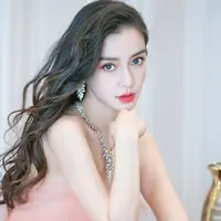 Angelababy dinobatkan sebagai perempuan tercantik nomor 2 di Asia versi TC Candler.