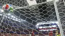 Pemain Spanyol Mikel Merino mencetak gol pembuka selama pertandingan sepak bola babak 16 besar Piala Dunia antara Portugal dan Spanyol di Arlington, Texas, dekat Dallas, Senin, 6 Juli 2026. (AP Photo/Julio Cortez)