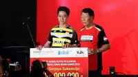 Kevin Sanjaya saat menerima bonus Rp 600 juta dari Djarum Foundation (Liputan6.com/Thomas)