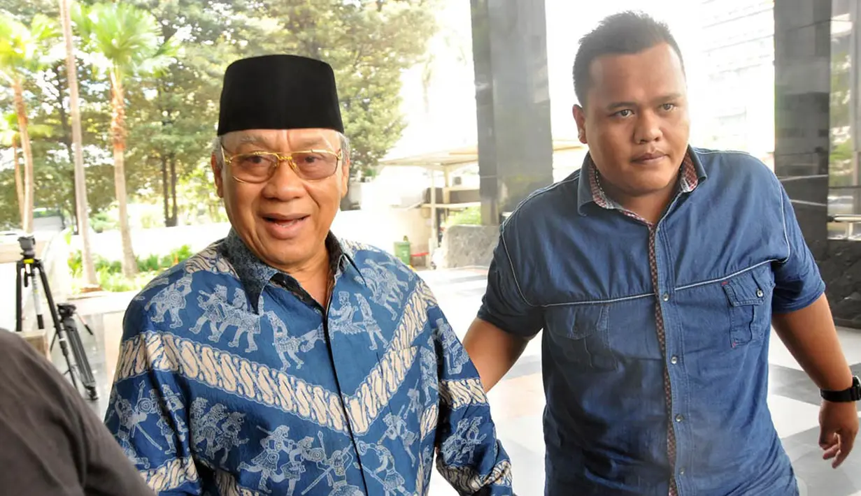 Mahyuddin diperiksa sebagai saksi untuk tersangka Ketua Komite Pembangunan Wisma Atlet di Hambalang, Rizal Abdullah, Jakarta, Rabu (5/11/2014). (Liputan6.com/Miftahul Hayat)