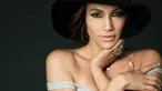 Meski tak menggunakan riasan, Jlo tetap cantik dengan kulit yang tampak sehat.