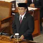 Ade Komaruddin memberikan pidato usai dilantik menjadi Ketua DPR yang baru, Jakarta, Senin (11/01/2016). Ade dilantik untuk menggantikan Setya Novanto yang mundur dari kursi Ketua DPR. (Liputan6.com/Johan Tallo)