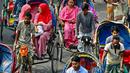 Pengemudi becak sepeda di Bangladesh telah menggunakan transportasi mereka selama beberapa dekade sebagai kanvas bergerak yang unik dari seni rakyat perkotaan. (Munir UZ ZAMAN/AFP)