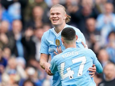 Pemain Manchester City, Erling Haaland melakukan selebrasi setelah mencetak gol keempat timnya saat pertandingan sepak bola Liga Premier Inggris melawan Wolverhampton Wanderers di Stadion Etihad, Manchester, Inggris, Sabtu, 4 Mei 2024. (AP Photo/Dave Thompson)