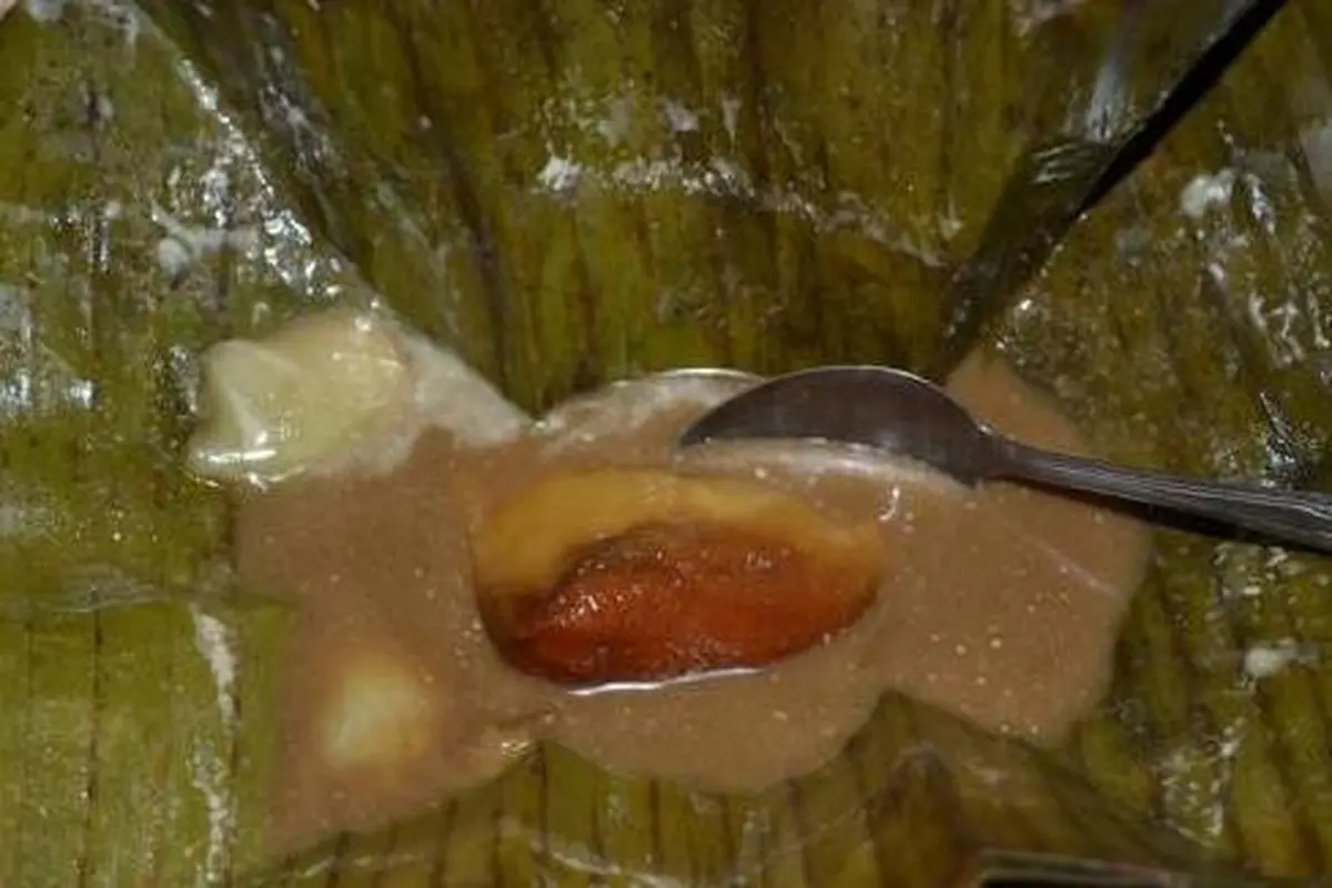 Bongko, kuliner khas Sumatera Barat yang mulai langka.