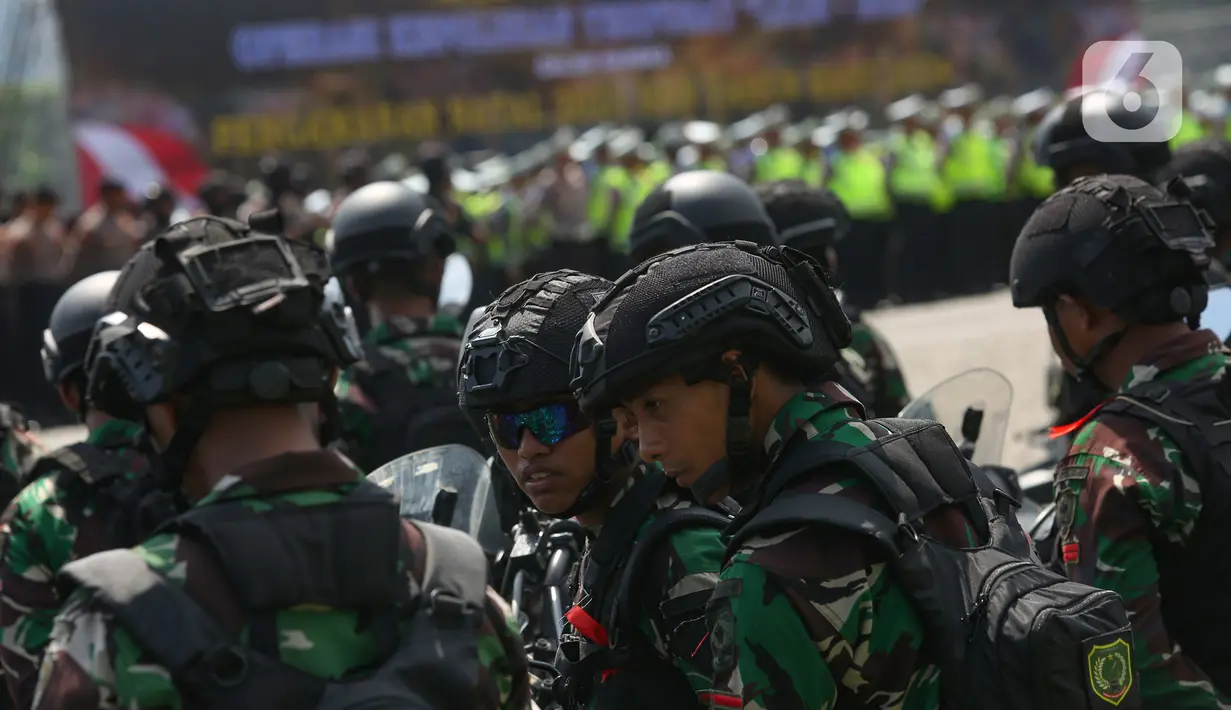 Pejabat utama Mabes Polri juga turut hadir di antaranya Kabaharkam Polri Komjen Pol. M Fadil Imran, Kakorlantas Polri Brigjen Pol. Aan Suhanan, hingga Kapolda Metro Jaya Irjen Pol. Karyoto. (merdeka.com/Arie Basuki)