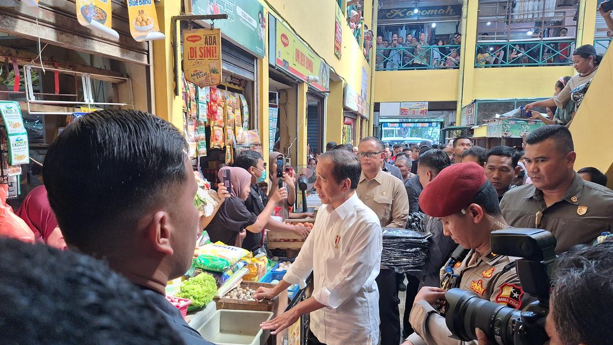 Jokowi Sidak Pasar di Sumut, Harga Bawang Merah dan Cabai Aman? Berita Viral Hari Ini Jumat 20 September 2024