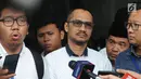 Mantan Ketua KPK Abraham Samad dan Koalisi Masyarakat Sipil Anti Korupsi usai melakukan pertemuan di Gedung KPK, Jakarta, Jumat (3/5/2019). Abraham bertemu pimpinan KPK dan meminta lembaga antikorupsi itu menyelesaikan sejumlah persoalan yang belum tuntas sampai sekarang. (merdeka.com/Dwi Narwoko)