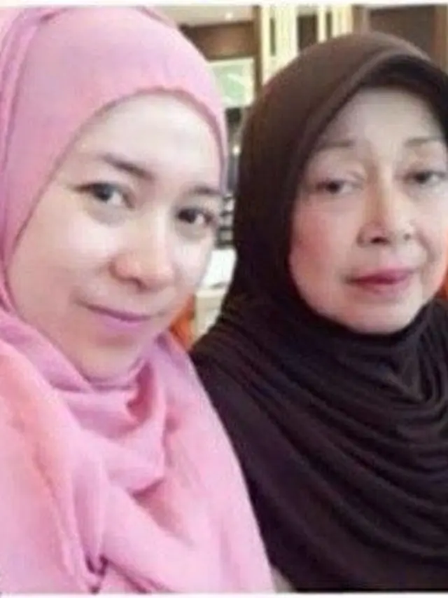 5 Momen Kenangan Ibunda Nike Ardila Bersama Selebritas Tanah Air