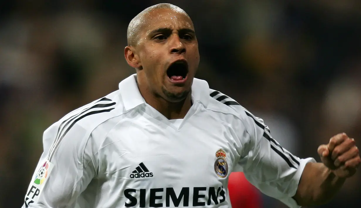 Roberto Carlos (95 gol) - Roberto Carlos dikenal dengan tendangan kerasnya yang mematikan. Pemain yang pernag berseragam Real Madrid ini mampu mencetak 95 gol dari 756 laganya. (AFP/Philippe Desmazes)