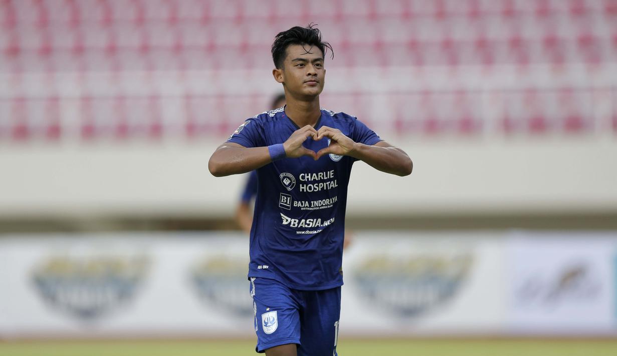 Arhan mampu mencuri perhatian saat turnamen pramusim di Piala Menpora pada Maret lalu. Ia berkontribusi atas come back mengangumkan PSIS Semarang atas Arema FC dengan menyumbang satu gol dan satu assist. (Bola.com/Arief Bagus Prasetyo)