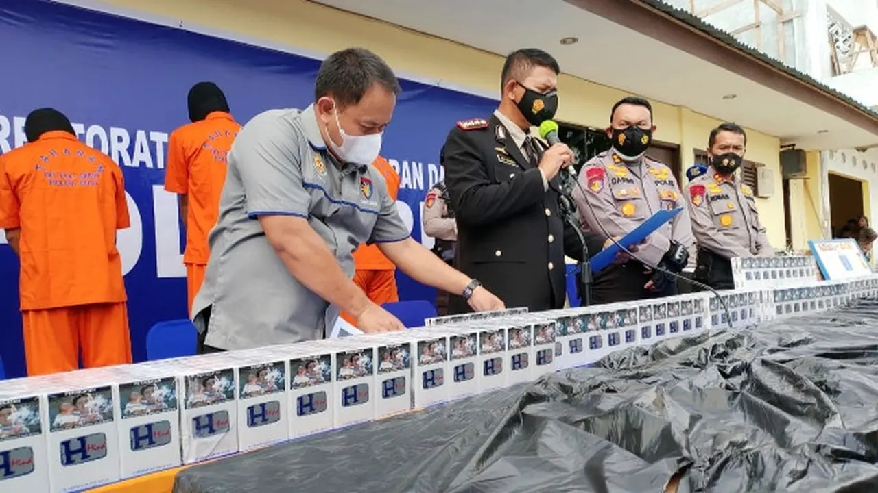 Barang bukti penyelundupan rokok tanpa cukai yang melibatkan PNS Syahbandar di Kabupaten Indragiri Hilir.
