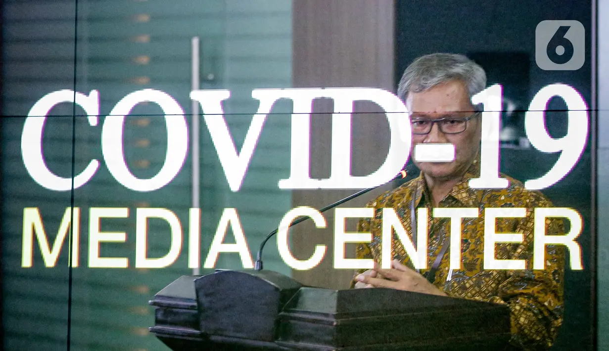 Juru bicara pemerintah untuk penanganan virus corona, Achmad Yurianto memberikan keterangan di Kantor Staf Presiden, Komplek Istana Negara, Jakarta, Kamis (5/3/2020). Keterangan terkait isu virus corona serta mengantisipasi informasi hoaks tentang virus tersebut. (Liputan6.com/Faizal Fanani)