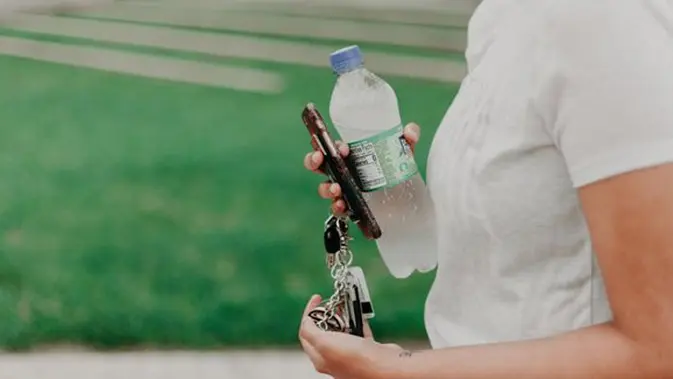 Kebiasaan Minum Air Es Bikin Tubuh Makin Gemuk Benarkah Beauty Fimela Com