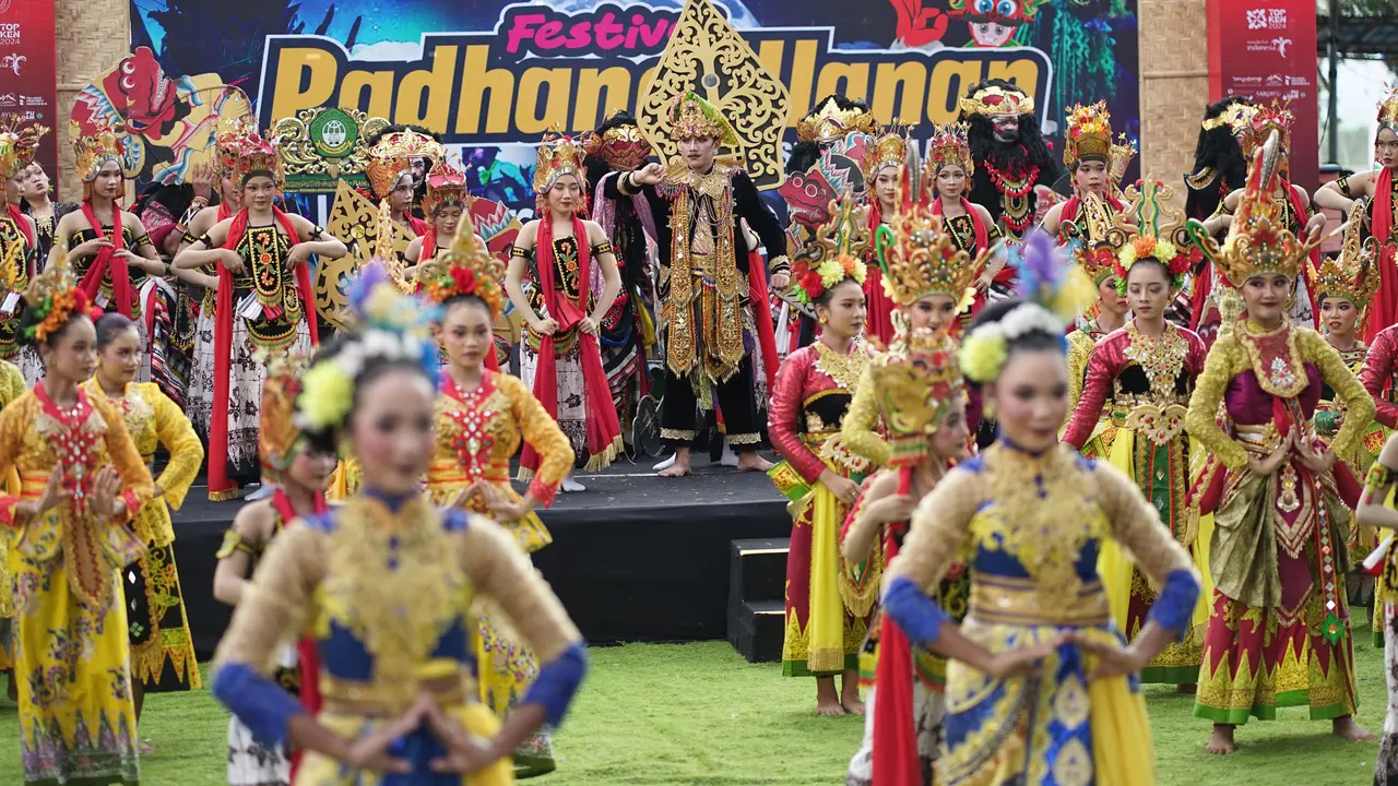 Awali Rangkaian Pertunjukan Tari Kolosal Gandrung Sewu, Pemkab Banyuwangi Gelar Festival Padang Ulanan
