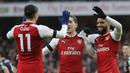 Para pemain Arsenal merayakan gol Alexandre Lacazette pada lanjutan Premier League di Emirates stadium, London, (20/1/2018). Arsenal menang 4-1. (AP/Frank Augstein)