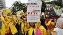 Dalam aksi tersebut, mereka menuntut pemerintah segera melakukan upaya percepatan aksesi, penandatanganan dan meratifikasi FCTC guna mengatasi globalisasi epidemi tembakau , Jakarta, Minggu (30/11/2014). (Liputan6.com/Faizal Fanani) 