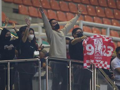 Disaksikan langsung Dirut Kaesang Pangarep, Persis Solo menyusul Rans Cilegon FC promosi ke BRI Liga 1 musim depan usai menang 2-1 atas Martapura Dewa United, Senin (28/12/2021). Sempat tertinggal, Persis melakukan comeback untuk berbalik unggul di babak pertama. (Bola.com/Bagaskara Lazuardi)