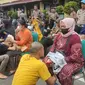 Tangis puluhan anggota geng motor di Makassar di kaki orangtua mereka (Liputan6.com/Fauzan)