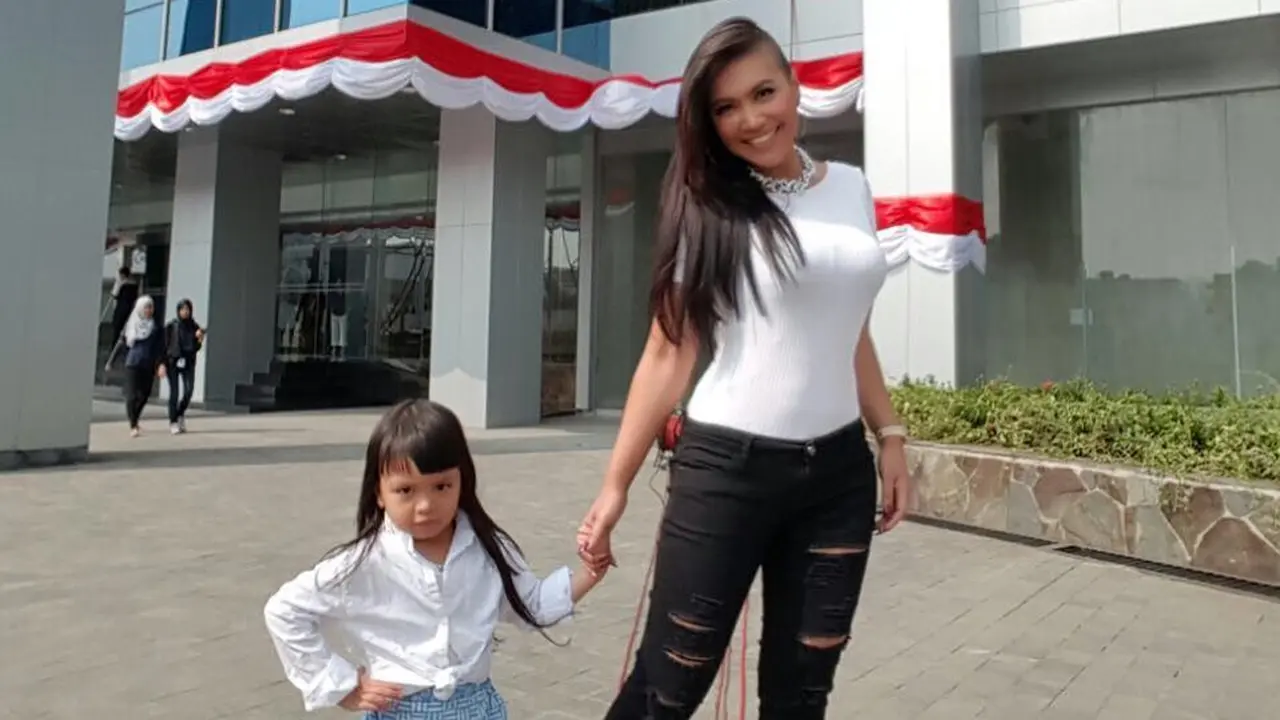 [Bintang] Denada dan Shakira Aurum