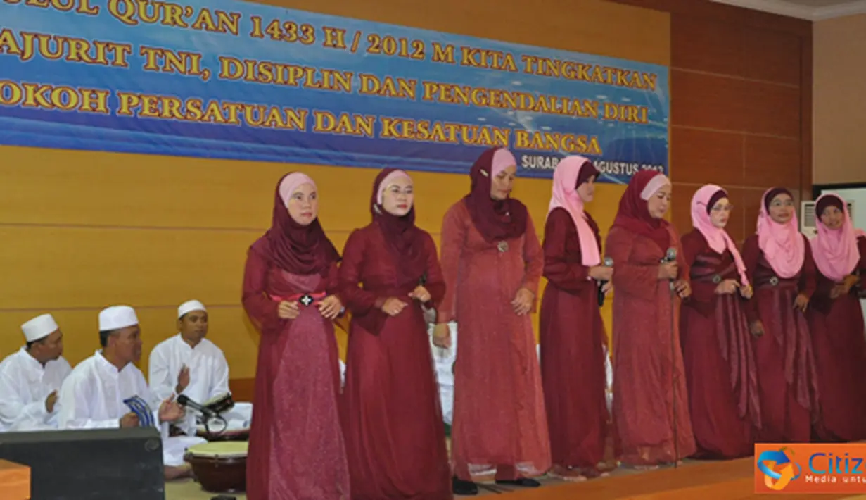 Citizen6, Surabaya: Dalam acara tersebut juga diiringi Hadrah AL-Bahri Kobangdikal binaan langsung Ny. Soebaidah Djoko Teguh Wahojo yang menjadikan suasana peringatan semakin menarik dan semarak. (Pengirim: Penkobangdikal)