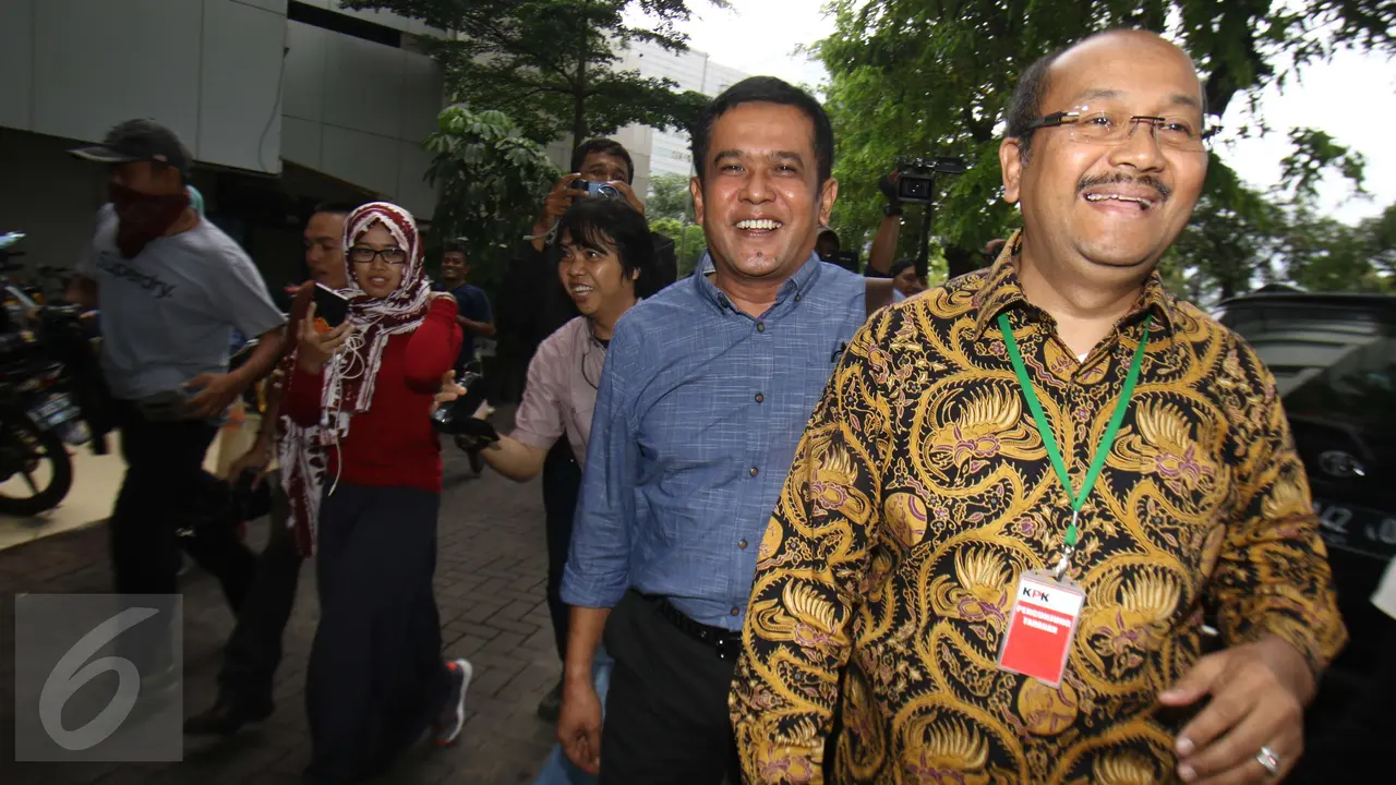 20170124- Senyum Bupati Nganjuk Usai Diperiksa KPK- Taufiqurrahman-JAkarta- Helmi Afandi