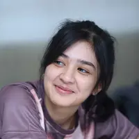 Selain perlengkapan dan obat, pemeran Moza dalam film yang sedang diproses itu menyiapkan banyak makanan. Begitu juga dengan ibunya yang tidak bisa jauh dari makanan nasi. (Nurwahyunan/Bintang.com)