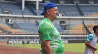 Pelatih Persib Bandung, Bojan Hodak. (Bola.com/Erwin Snaz)