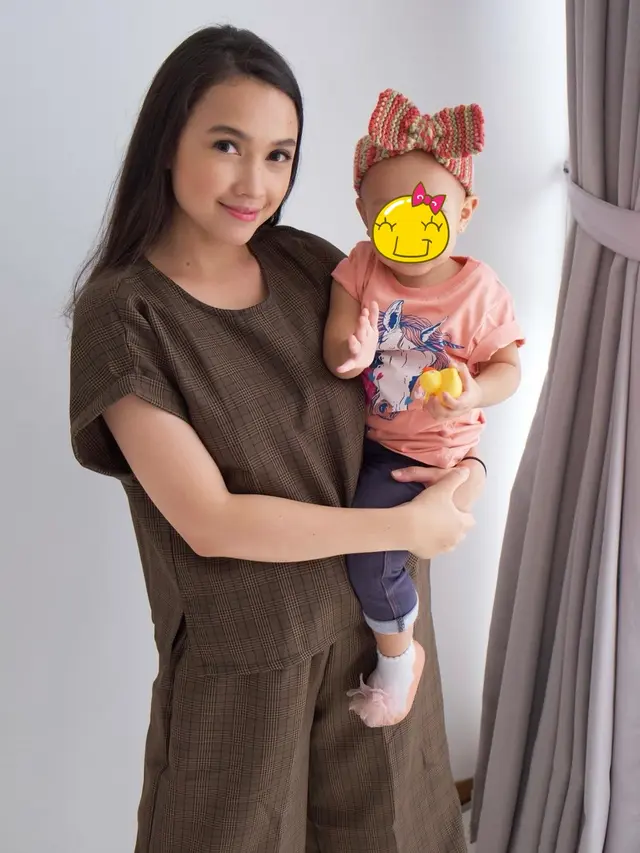 Jadi Antagonis di Sinetron Suster El, Ini 6 Potret Keluarga Kecil Anjani Dina