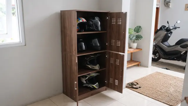 Tempat Menyimpan Helm di Rumah