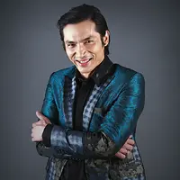 Eksklusif Abimana Aryasatya (Fotografer: Andy Masela, Digital Imaging: Denti Ebtaviani, Wardrobe: Antoni Morato (Kemeja) & Opi Bachtiar (Jas), Make up: First, Bintang.com)