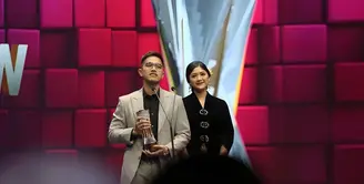 Erina Gudono terlihat setia mendampingi Kaesang Pangarep di berbagai kesempatan. Salah satunya saat sang suami menerima penghargaan Video Content Creator Award 2023. [@kaesangp]