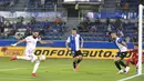 Karim Benzema menjadi bintang kemenangan Elreal dengan mencetak dua gol dalam pertandingan ini. Sementara Nacho Fernandez dan Vinicius Junior masing-masing menyumbang satu gol. (Foto: AP/Alvaro Barrientos)