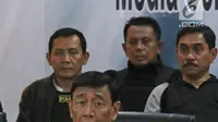 Menko Polhukam Wiranto memberikan keterangan pers pasca kerusuhan napi teroris di Rutan Cabang Salemba, di Mako Brimob Kelapa Dua, Depok Kamis (10/5). (Liputan6.com/Herman Zakharia)