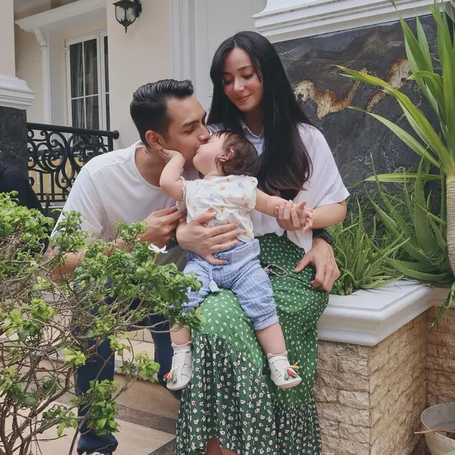 Potret Harmonisnya Rumah Tangga Asmirandah dan Jonas Rivanno